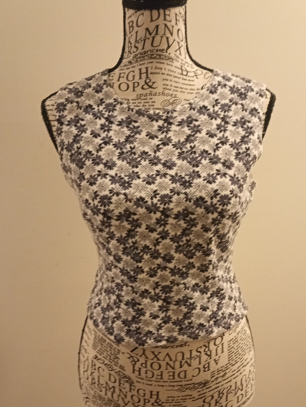 Aqua Blu Black and White Floral Knit Sleeveless Tank